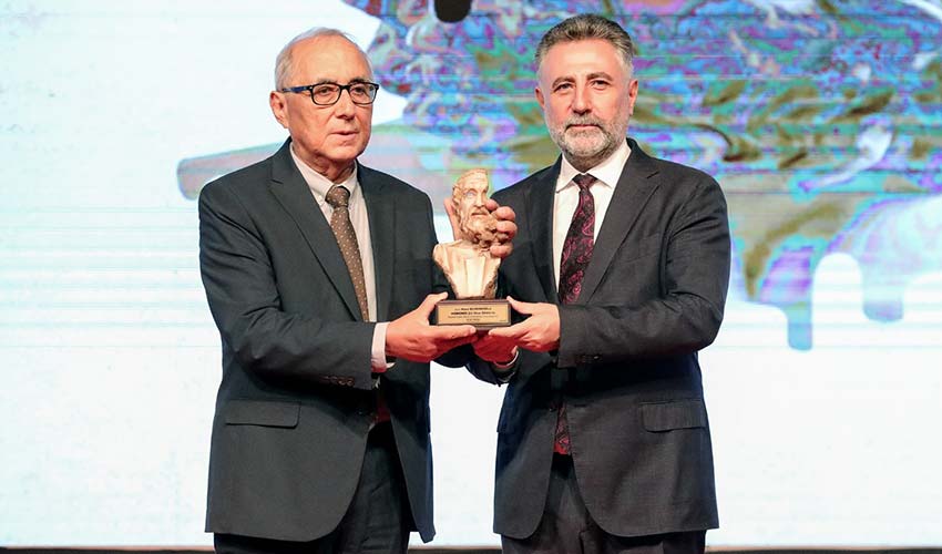 Behramoğlu’ndan ‘100’üncü yıl’ sürprizi