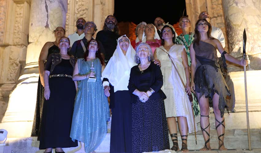 İz bırakan kadınlar tarihi kentte sahne aldı