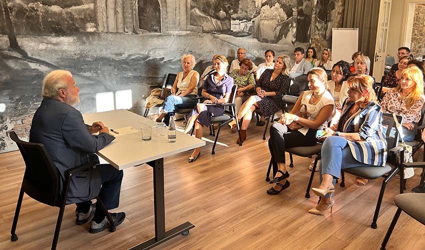 Nedim Gürsel’i okucuyucularıyla buluşturdu