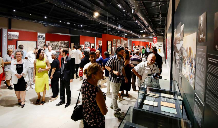 Bir Millet Uyanıyor