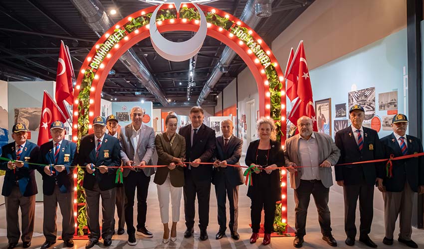 Bir Millet Uyanıyor