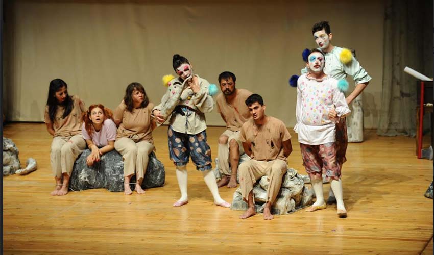 Perde Vahşi Komedi” ile açıldı