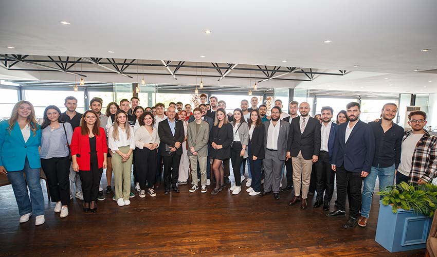 Meclis koltuklarında gençler ve çocuklar oturacak