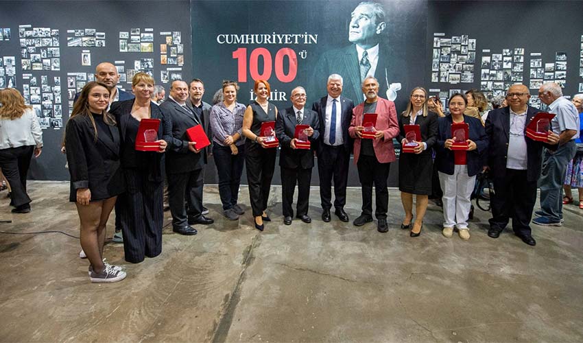 Cumhuriyet’in 100’ü İzmir” sergisi açıldı