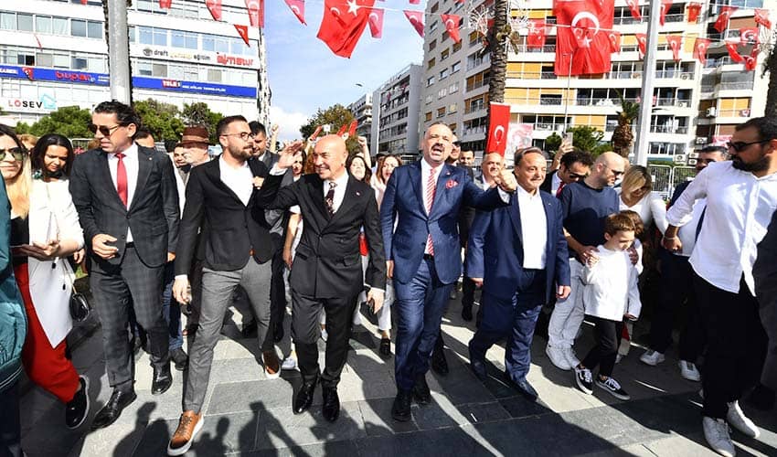 Biz İzmir’iz biz Cumhuriyetiz