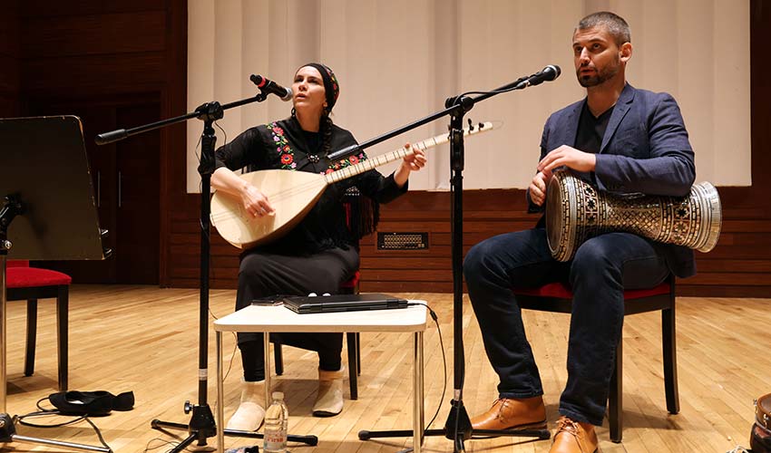 Meşi Guessous'dan bağlama ve türküler
