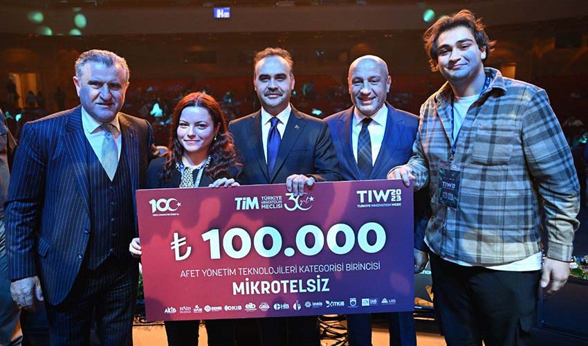 Mikrotelsiz Ekibi, birincilik ödülünün sahibi