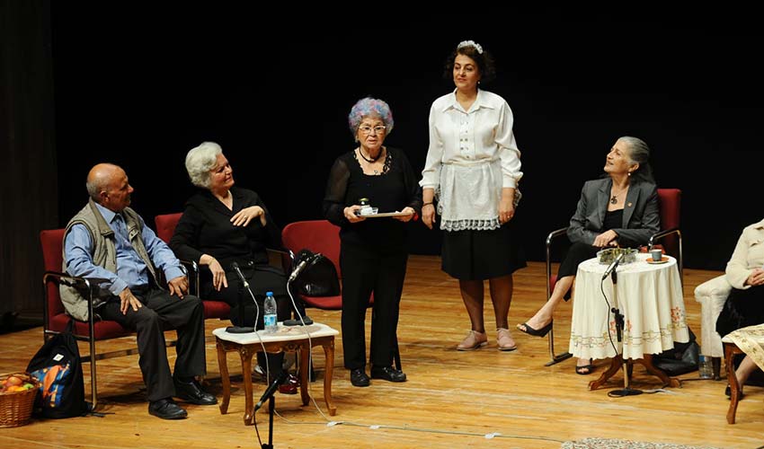 Bilge Çınarlar yeni oyunuyla sahnede