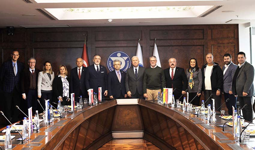 İzmir futbolu için el ele