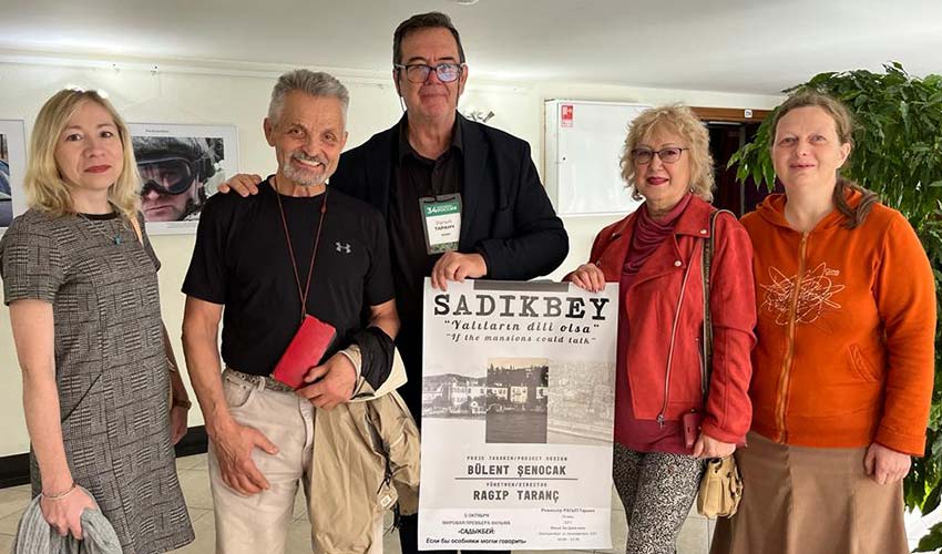 Sadık Bey'in özgün müziklerini besteledi