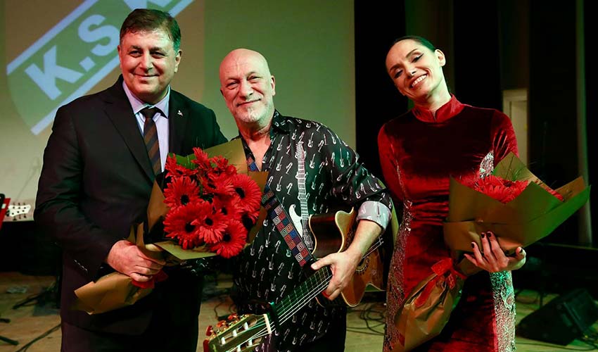 Karşıyakalı olmaktan onur duyuyoruz!