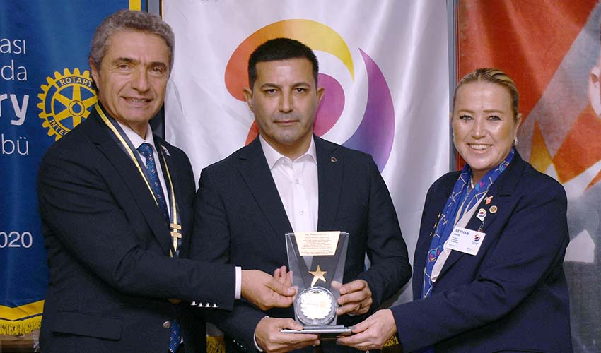 Günel'e üstün hizmet ve başarı ödülü