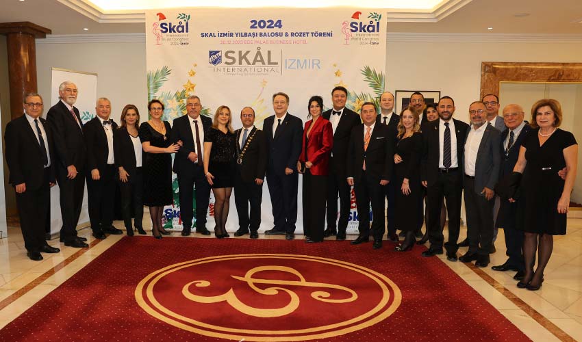 Skal İzmir'den 2024 Yılbaşı Balosu ve Rozet Töreni