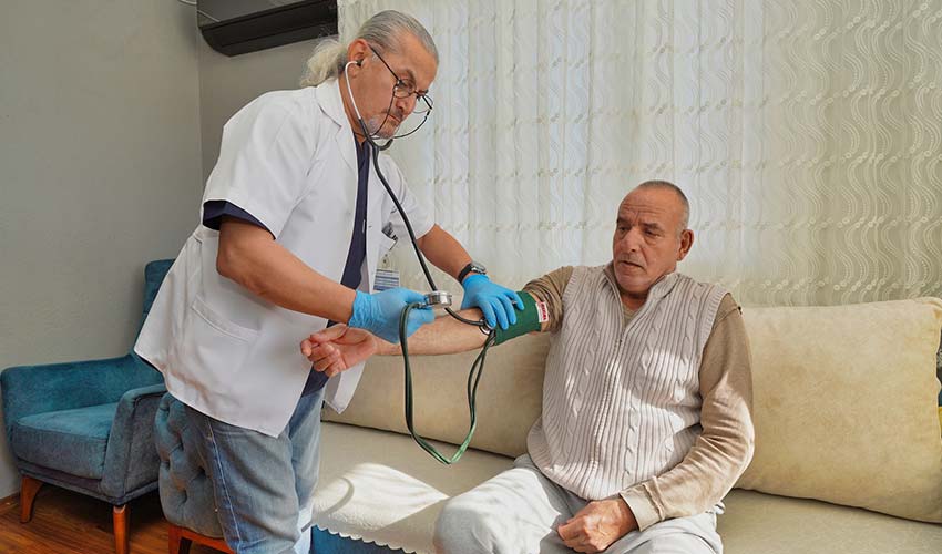 Sağlık hizmetleriyle yüzleri güldürüyor