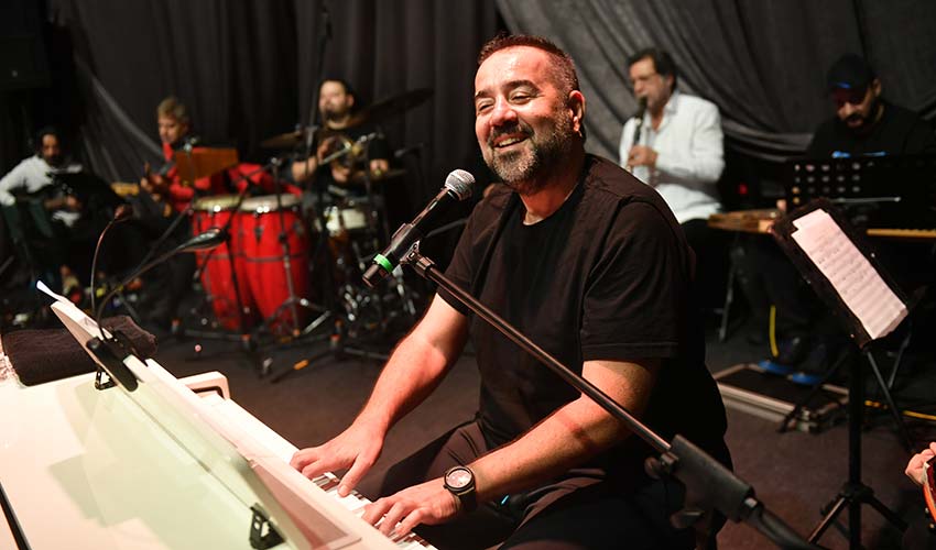 Ata Demirer ile ​​​​​​​Gazino Günleri Başlıyor