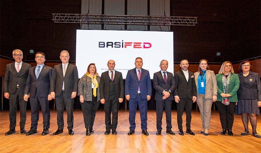 Kadın erkek birlikte mücadele etmek zorundayız