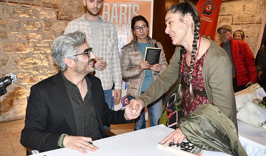 Pehlivan Kuşadalı okurlarıyla buluştu