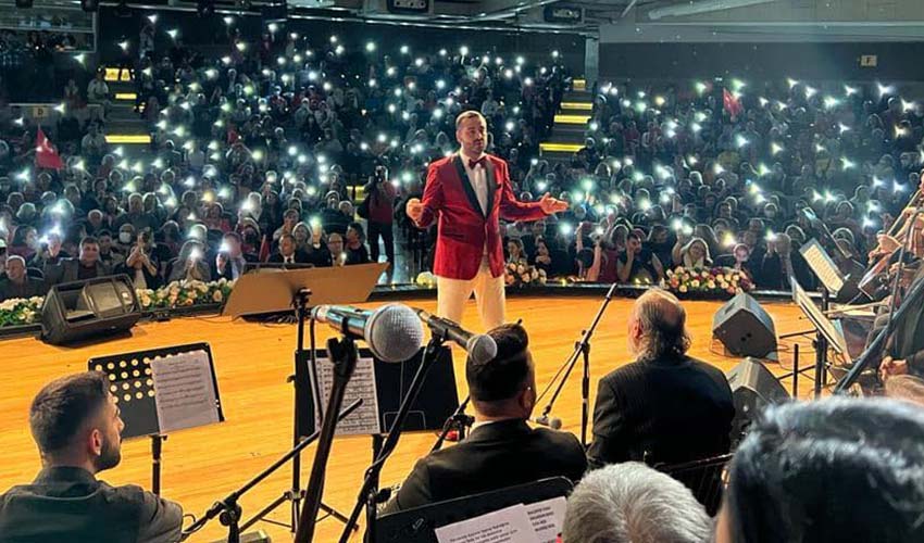 En güzel aşk şarkıları Karşıyaka’da söylenecek