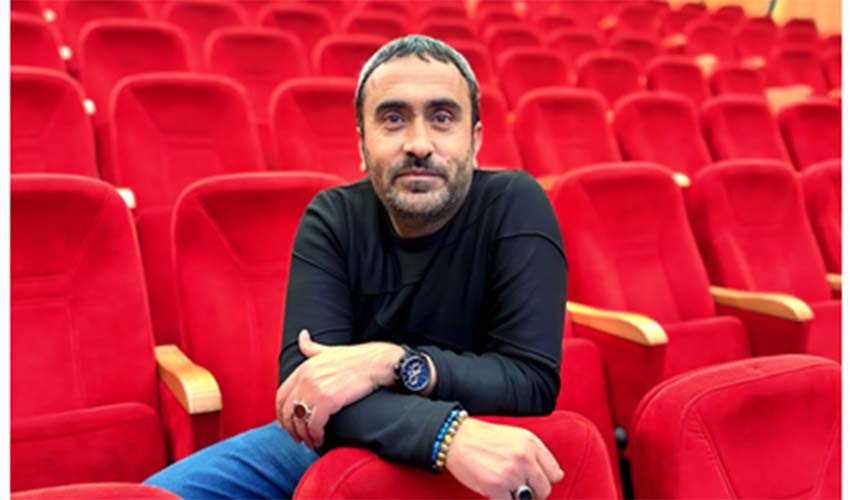 İNSAN Kİ! Merhaba Diyor