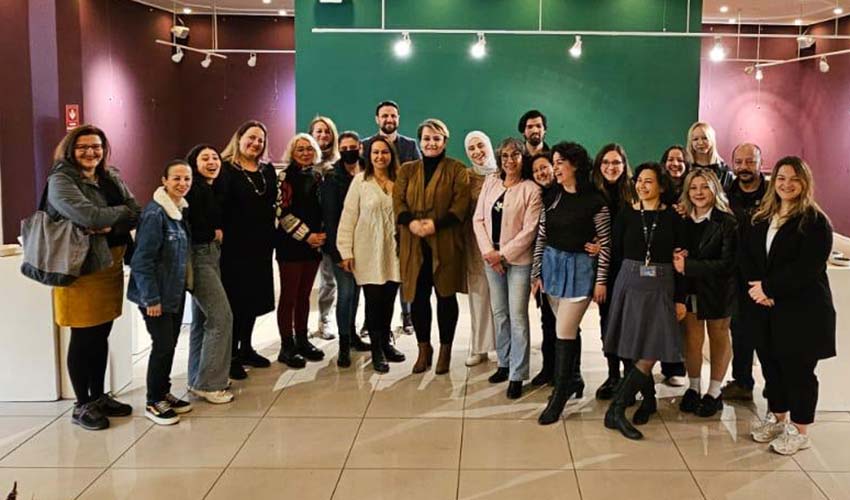 Ege MYO öğrencilerinin seramik ve cam eserleri sergilendi