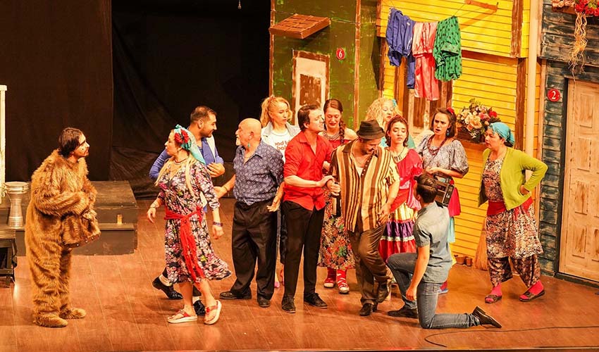 Gırgıriye’yi “Sosyal Market”e destek için oynadı