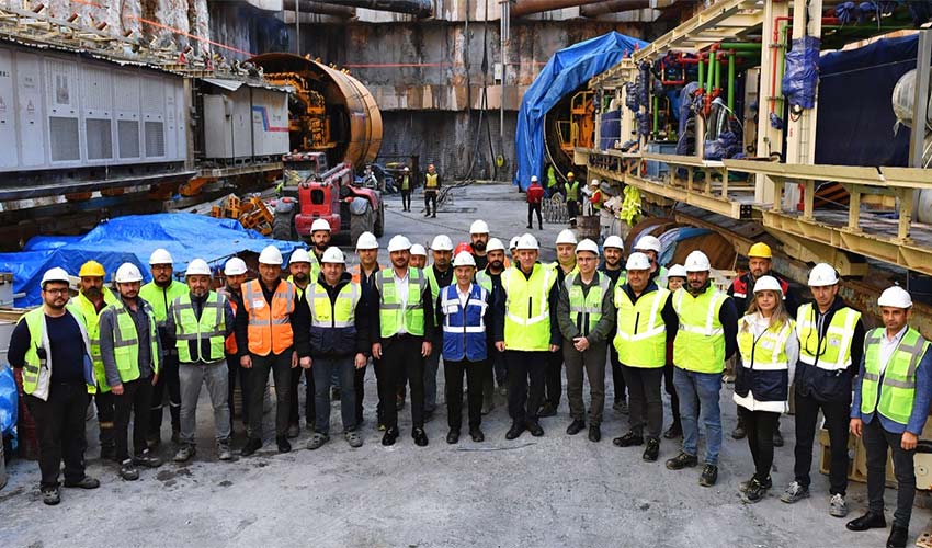 Yerin 36 metre altında Buca Metrosu mesaisi