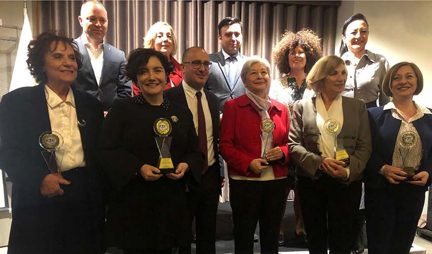 İzmir'den Topluma Uzanan 5 Kadın Eline Ödül