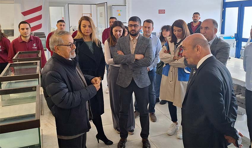 İzmir’deki yapı ve zemin laboratuvarını ziyaret etti