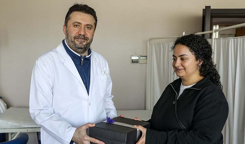 Sağlık çalışanlarını unutmadı