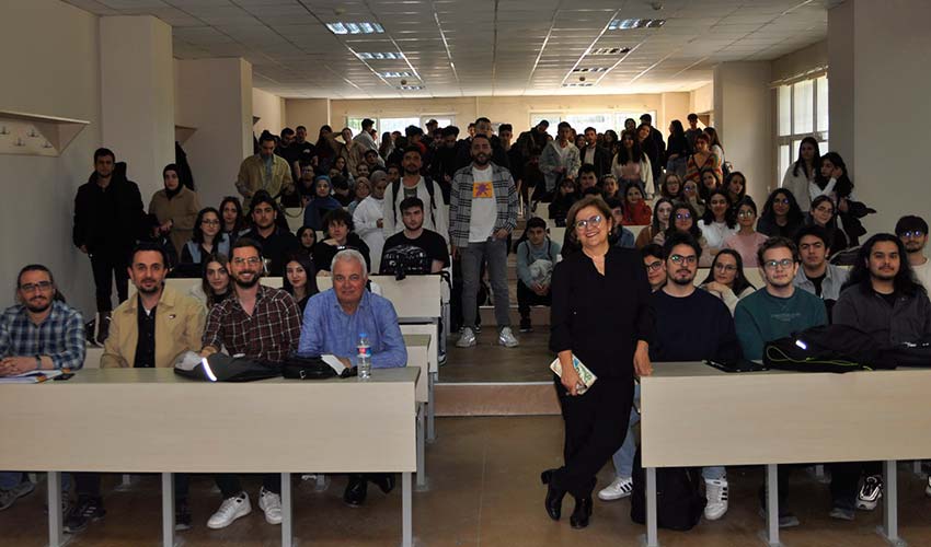 Dünyaya Abayı Yakan Yazar
