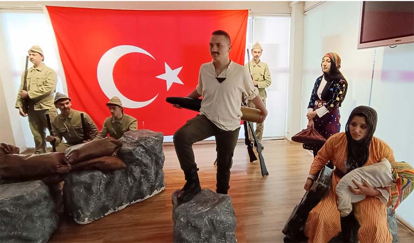 Çanakkale Deniz Zaferi ve şehitler Foça'da anıldı