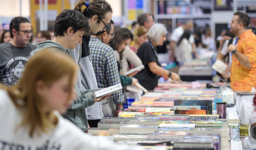 İzmir Kitap Fuarı baharın coşkusuyla Kültürpark’ta