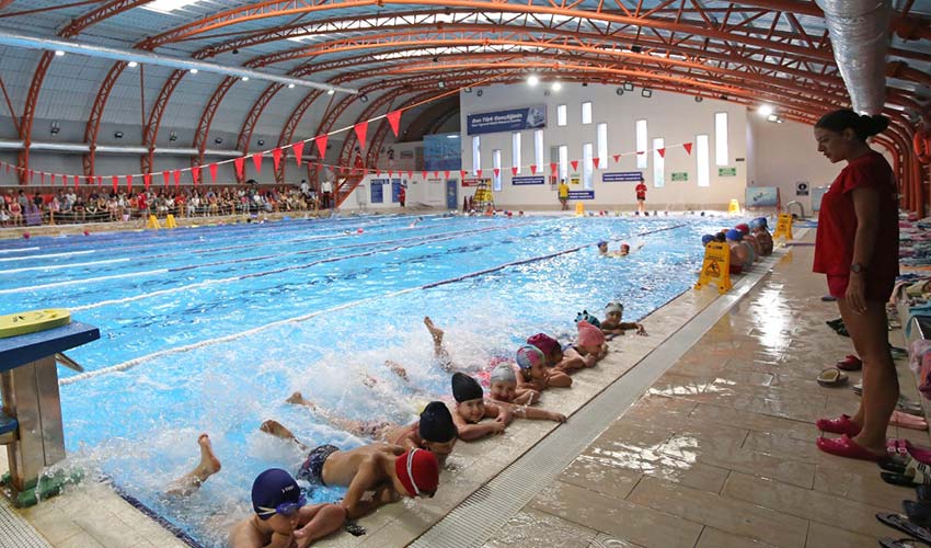 Karşıyaka’da sporla iç içe nesiller yetişiyor