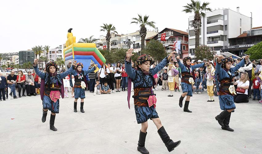 23 Nisan coşkusu gün boyu sürdü