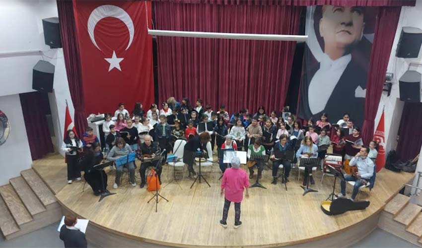 Atatürk'ün Hayatı Şarkılar ve Şiirlerle Yankılanacak