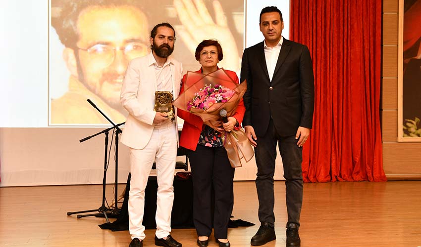 Hasret Gültekin’i unutmadı