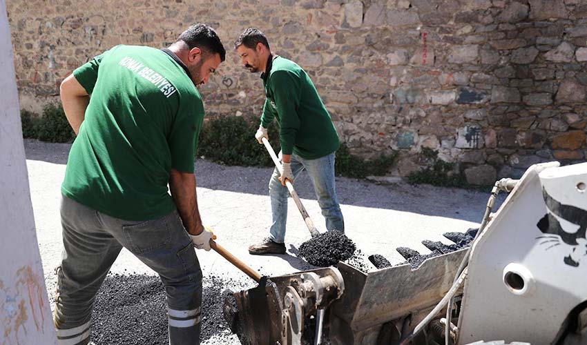 Yol ve kaldırım çalışmaları hız kesmeden sürüyor