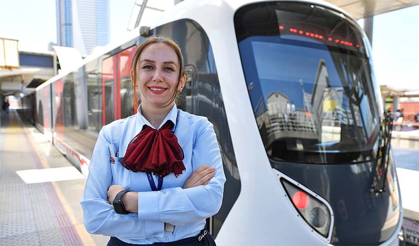 İzmir'in kadın vatmanları çocuklarının kahramanı