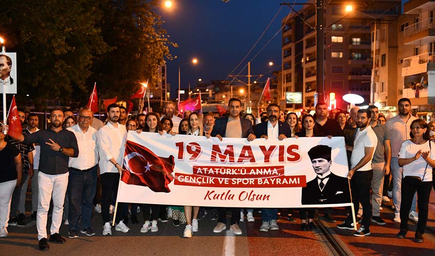 Çiğli, 19 Mayıs'ı Coşkuyla Kutladı