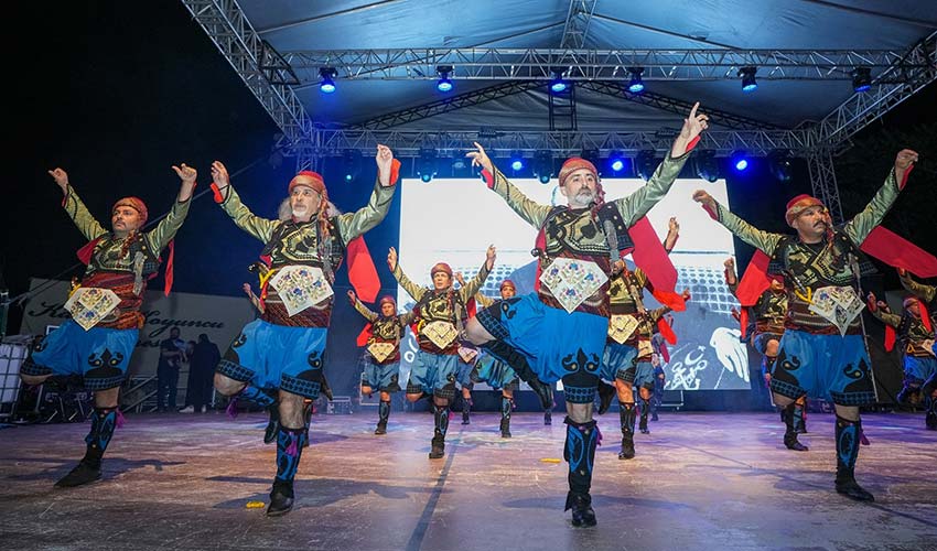 Gaziemir’de halk dansları şöleni