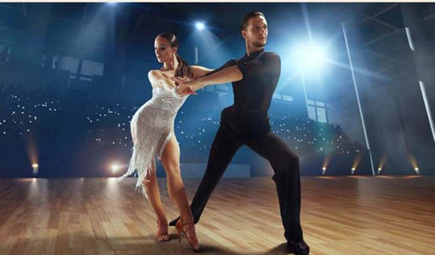 Kursiyerler sahneye çıkıyor