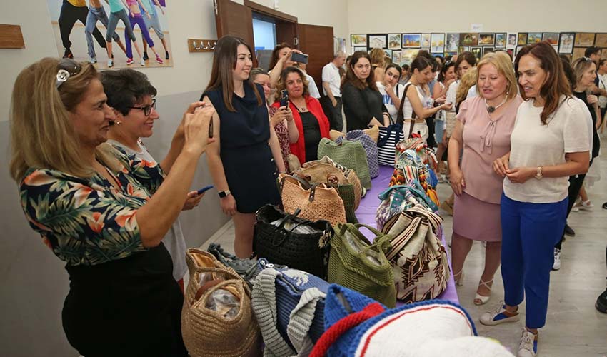 Kadın kursiyerlerden renkli açılış