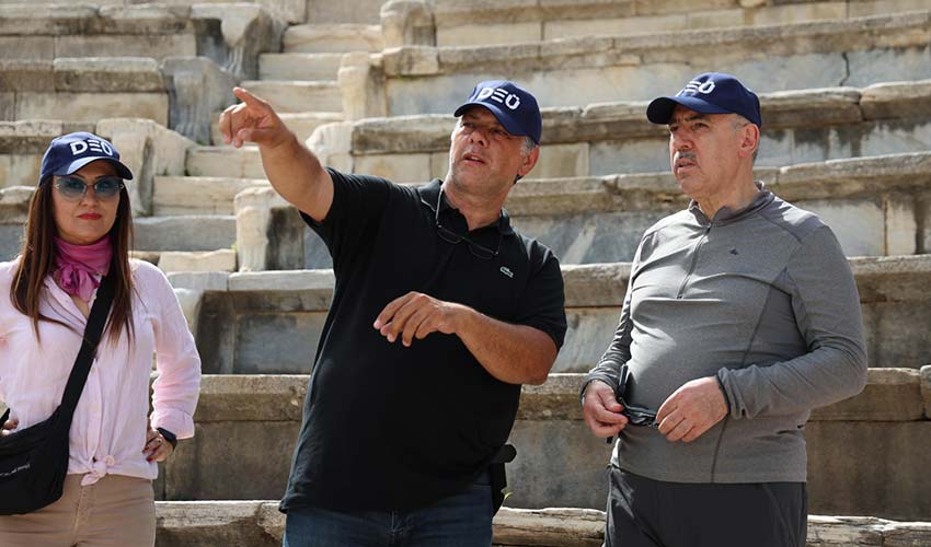 Metropolis'teki kazı çalışmalarını inceledi