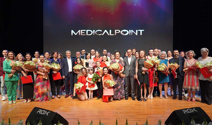 Hastalar ve hekimler aynı sahnede