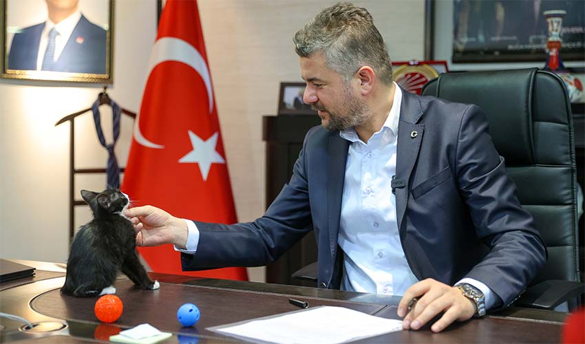 Makamını Üzüm’le paylaşıyor