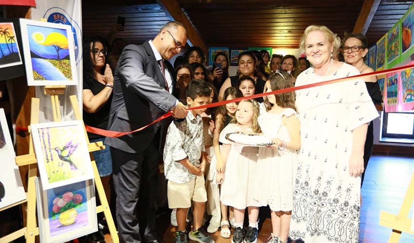 Öğrenci akınına uğradı