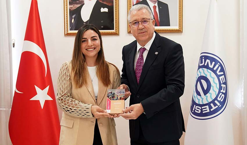 Egeli akademisyene uluslararası ödül
