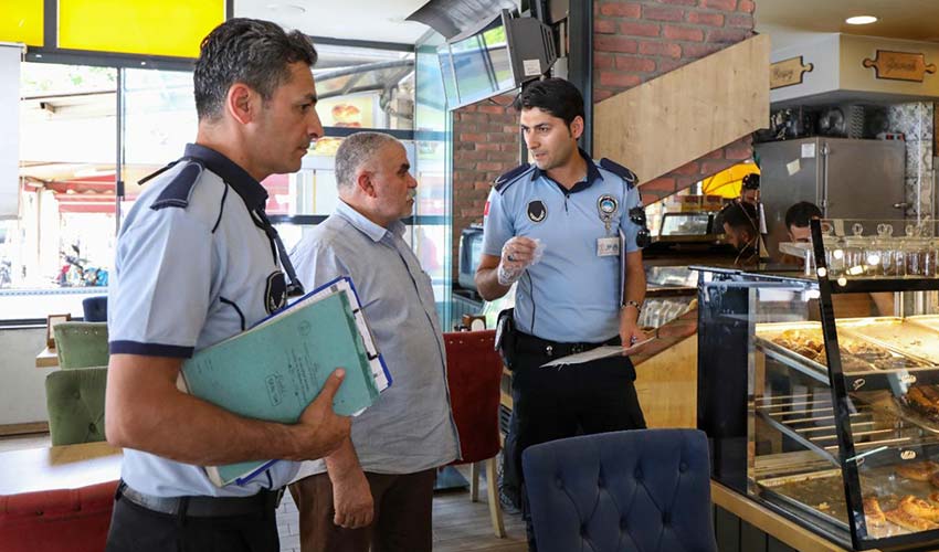 Karşıyaka'da bayram mesaisi