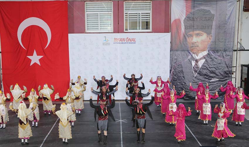 Bayraklı Belediyesinden halk oyunları şöleni