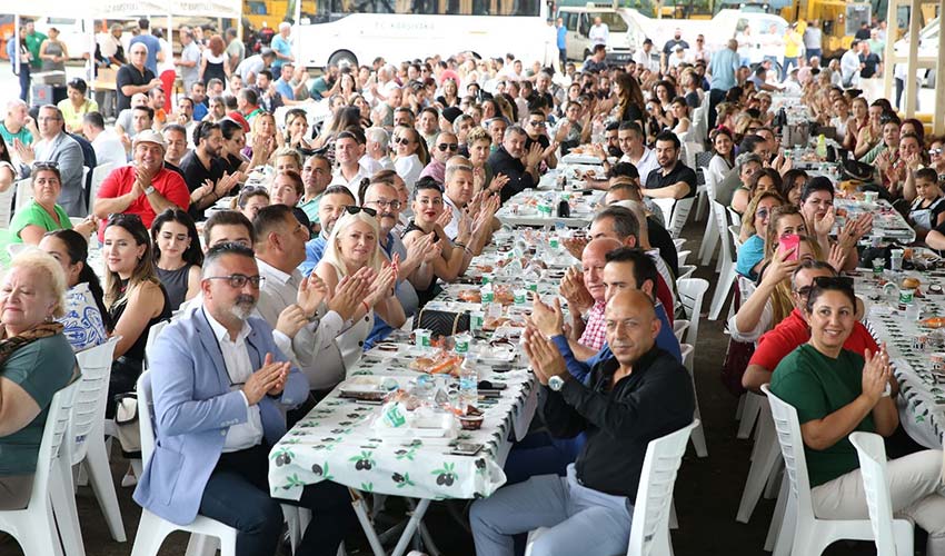 Bayram sofrasını paylaştı